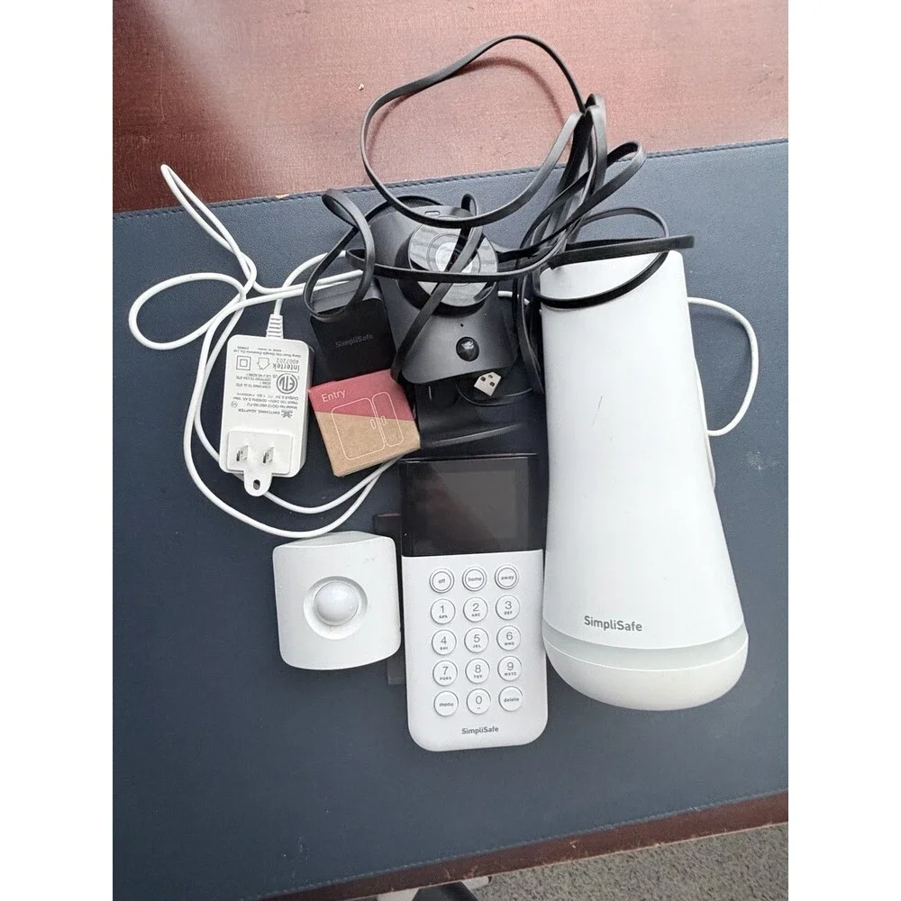 SimpliSafe Wireless Indoor Alarm Complete System Base + Keypad + Sensors White